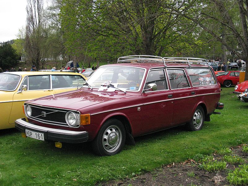 Illustration for article titled Generation Gap: RWD Volvo Wagons Edition